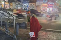 Kịp thời giúp cụ bà đi lạc đoàn tụ gia đình