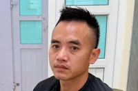 Tạm giữ lái xe bán tải tạt đầu xe máy chở trẻ em gần bến xe Nước Ngầm