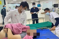 Cứu sống nạn nhân nhảy cầu Vĩnh Tuy trong gang tấc