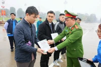 Ba Đình: Ấm áp nghĩa tình trong ngày đón quân nhân xuất ngũ, tiễn thanh niên lên đường nhập ngũ 