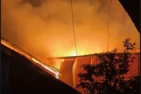 Dập nhanh đám cháy nhà dân ở xã Tây Phương trong đêm