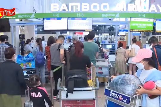 Giá vé hàng không giảm so với đầu mùa hè 