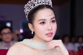 Á hậu Quốc tế Đỗ Hà Trang ghi điểm với phong cách thời trang thanh lịch