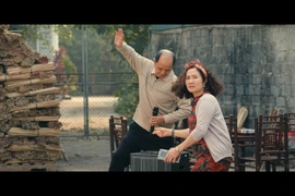 Hai cặp vợ chồng ngoài đời cùng đóng phim "Ngược đường ngược nắng"