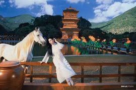 Sao Mai Huyền Trang lan tỏa vẻ đẹp Trà Cổ trong MV "Chiều ơi"
