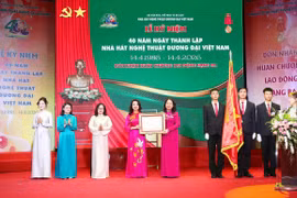 Nhà hát Nghệ thuật Đương đại Việt Nam kỷ niệm 40 năm thành lập, đón nhận Huân chương Lao động hạng Ba