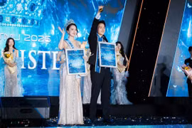 Trương Nhật Quân đăng quang Nam vương "Miss & Mister TMU 2026"