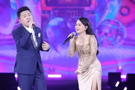 Ngập tràn cảm xúc trên "chuyến tàu" của đêm nhạc "Vé về thanh xuân"