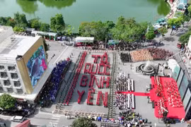 Từ hồ Hoàn Kiếm, hàng nghìn người cùng lan tỏa thông điệp “Tổ quốc bình yên”!