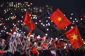 Concert quốc gia "Âm vang Tổ quốc"": Dấu ấn không ở nghệ thuật, 40.000 khán giả trở thành "ngôi sao" lớn nhất