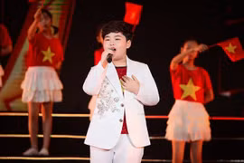 Ca sỹ "nhí" Dương Đức Hải tỏa sáng cùng DTAP tại "Xuân quê hương 2026"