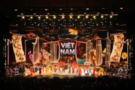 Tổng đạo diễn Hoàng Công Cường: Hạnh phúc khi chạm vào nỗi nhớ quê hương của hàng nghìn kiều bào