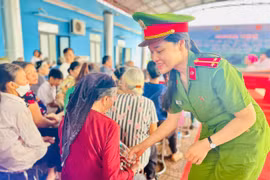 Công an Hà Nội và Bệnh viện Bạch Mai đưa y tế chất lượng cao về với đồng bào xã Ba Vì