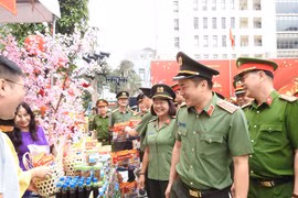 Công an TPHCM: Tổ chức lễ thượng cờ Tổ quốc, tuyên dương Đảng viên trẻ xuất sắc và khai mạc Hội xuân Bính Ngọ 2026