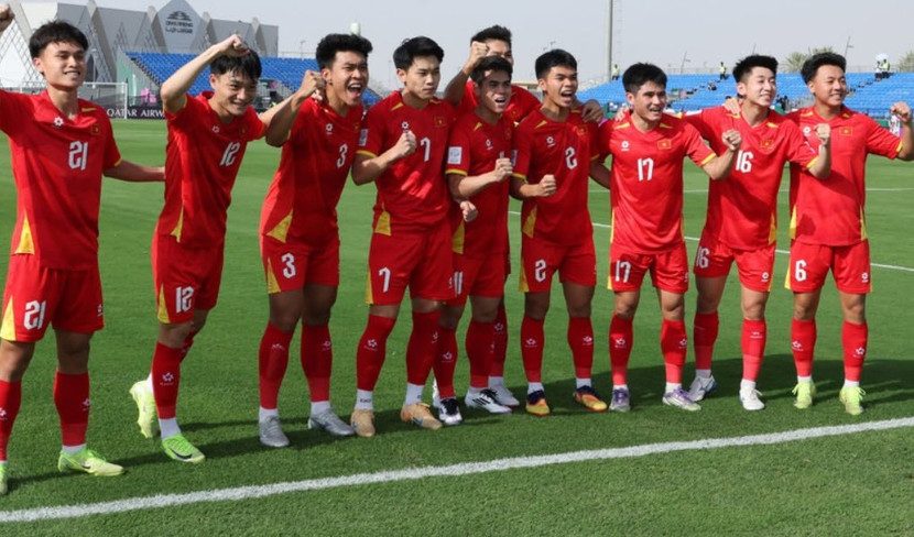 cau-thu-u23-viet-nam-an-mung-chien-thang-trong-tran-ra-quan-tai-vck-u23-chau-a-2026.jpg