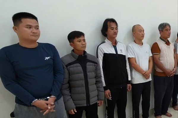 Tin Podcast 15-12-2025: Triệt phá đường dây cá độ bóng đá qua mạng hơn 400 tỷ đồng