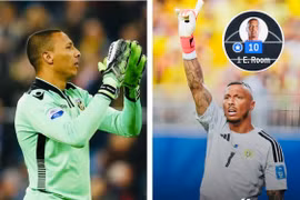 Thủ môn vừa lập kỷ lục World Cup từng nhận bàn thua trước tuyển Việt Nam