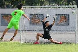 THPT Phạm Văn Đồng đoạt vé tứ kết trên chấm penalty