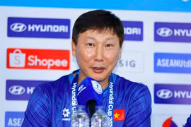 HLV Kim Sang-sik hứa có bàn thắng tặng người hâm mộ tại Mỹ Đình