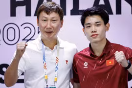 HLV Kim Sang-sik muốn có lần thứ 2 nâng cúp trên đất Thái