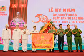Toàn cảnh Lễ kỷ niệm 50 năm An ninh Thủ đô xuất bản số báo đầu tiên