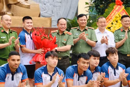 "Hãy cháy hết mình trên sân, chiến đấu vì màu cờ sắc áo Công an Thủ đô anh hùng"