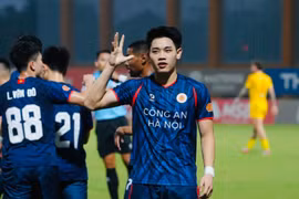 3 trận ghi 4 bàn, Đình Bắc tiếp sức CLB Công an Hà Nội tới chức vô địch V-League