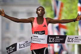 Chạy marathon dưới 2 tiếng, Sabastian Sawe viết lại lịch sử điền kinh thế giới