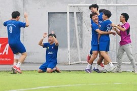 Bùng nổ cuối trận, THPT Vinschool TH giành vé ấn tượng