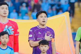 Tuyển thủ Minh Khoa tuyên bố ở lại đội bóng vừa xuống hạng