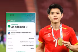 Đình Bắc có nghĩa cử đẹp sau khi giành Quả bóng bạc Việt Nam