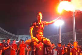 Tiền vệ Thái Lan Chanathip gặp rắc rối sau vụ đốt pháo sáng