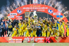 Ngược dòng trên chấm 11m, SLNA vô địch giải U19 quốc gia 2025/26
