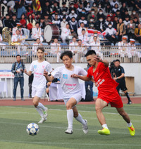 Nhà vô địch THPT Phan Huy Chú ăn mừng đầy cảm xúc