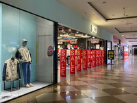 Black Friday: Giảm giá sâu vẫn vắng khách