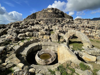 Bí ẩn về ngôi làng cổ kỳ dị 3.500 tuổi ở Italia