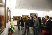 Thiếu nữ đẹp mơ màng trong tranh Ngô Minh Cầu