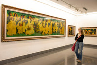 Thiếu nữ đẹp mơ màng trong tranh Ngô Minh Cầu