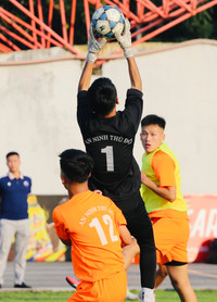 May mắn thuộc về THPT Lê Văn Thiêm ở màn luân lưu nghẹt thở