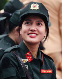 Nét duyên dáng và dịu dàng của nữ chiến sỹ Công an nhân dân trong tà áo dài truyền thống