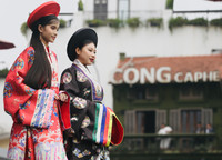 Nét duyên dáng và dịu dàng của nữ chiến sỹ Công an nhân dân trong tà áo dài truyền thống