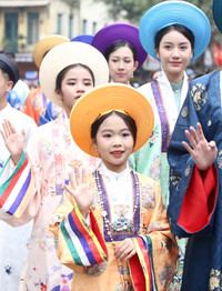 Nét duyên dáng và dịu dàng của nữ chiến sỹ Công an nhân dân trong tà áo dài truyền thống