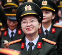 Nét duyên dáng và dịu dàng của nữ chiến sỹ Công an nhân dân trong tà áo dài truyền thống