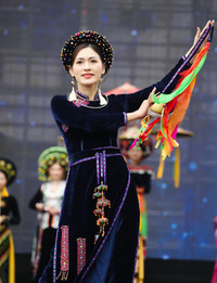 Nét duyên dáng và dịu dàng của nữ chiến sỹ Công an nhân dân trong tà áo dài truyền thống