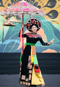 Nét duyên dáng và dịu dàng của nữ chiến sỹ Công an nhân dân trong tà áo dài truyền thống