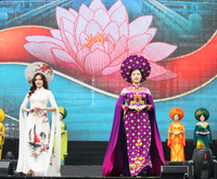 Nét duyên dáng và dịu dàng của nữ chiến sỹ Công an nhân dân trong tà áo dài truyền thống