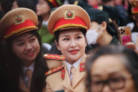 Nét duyên dáng và dịu dàng của nữ chiến sỹ Công an nhân dân trong tà áo dài truyền thống