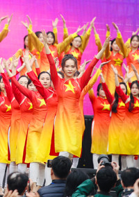 Nét duyên dáng và dịu dàng của nữ chiến sỹ Công an nhân dân trong tà áo dài truyền thống