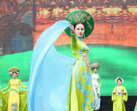 Nét duyên dáng và dịu dàng của nữ chiến sỹ Công an nhân dân trong tà áo dài truyền thống