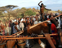 Những nghi lễ trưởng thành đáng sợ vẫn còn tồn tại trên thế giới